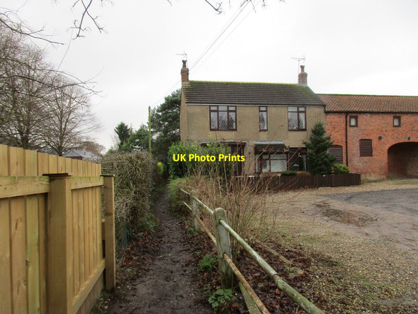 Photo 6"x4" The beginning of a footpath to Leven Lock Leven\/TA1045 c2018