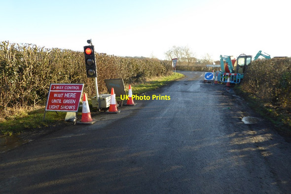 Photo 6"x4" Three way traffic lights Frampton Court\/SP0132 c2018
