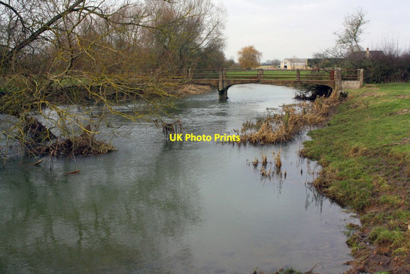 Photo 6"x4" Footbridge over River Cherwell at Manor Farm Kidlington c2018