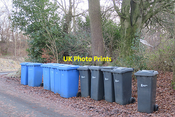 Photo 6"x4" Wheelie Bins Polbeth c2018