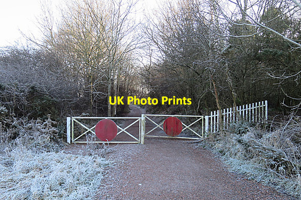 Photo 6"x4" Gates on the Railway Walk Ormiston\/NT4169 c2018