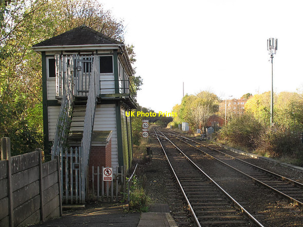 Photo 6"x4" Romiley railway station - signalbox Romiley c2016