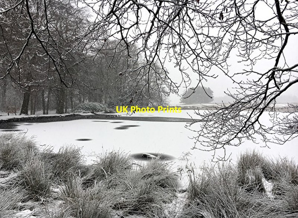 Photo 6"x4" Frozen lake at Longshaw Nether Padley c2018