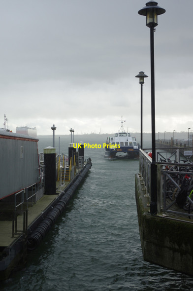 Photo 6"x4" Hythe Ferry Ocean Village c2018