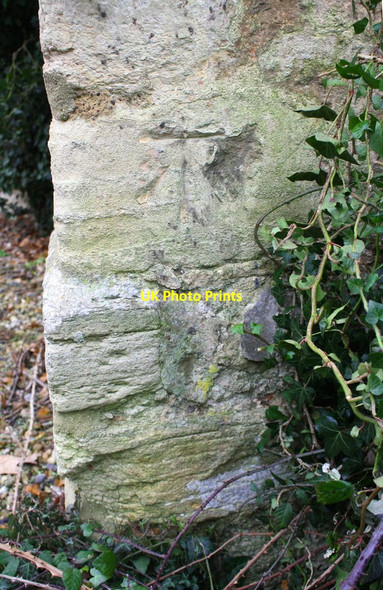 Photo 6"x4" Benchmark on Blacks Head Inn Bletchingdon c2018