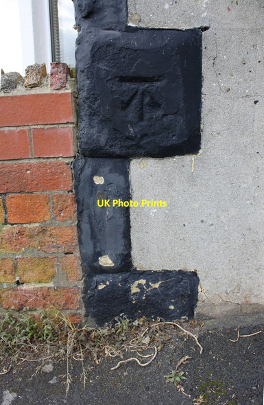 Photo 6"x4" Benchmark on #61 Arlington Road (Langton Court Road face) Netham c2017