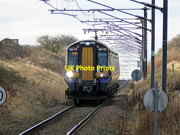 Photo 6"x4" A train from Edinburgh approaching North Berwick Station North Berwick c2018