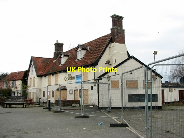 Photo 6"x4" Security fence surrounding the Crown Inn Haddiscoe c2018