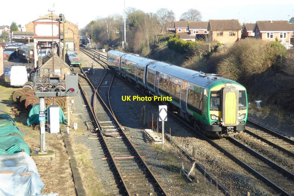 Photo 6"x4" Train approaching Kidderminster Station Kidderminster c2018