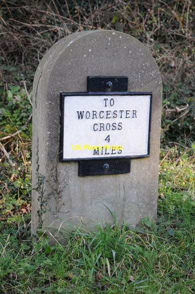 Photo 6"x4" Milestone near Tibberton Moor End\/SO9056 c2018