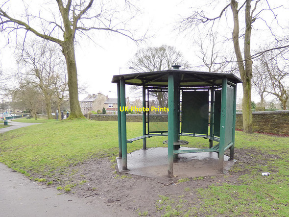 Photo 6"x4" Harold Park: shelter Buttershaw c2018