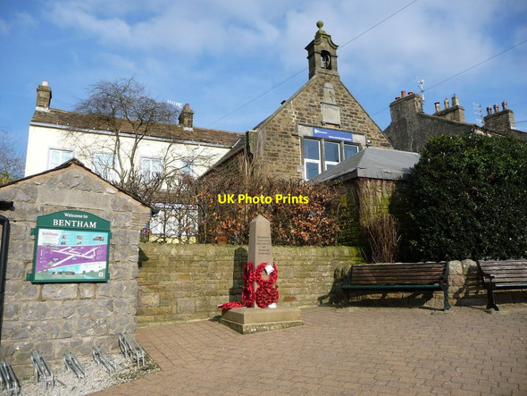 Photo 6"x4" Unusual war memorial, Mount Pleasant, High Bentham High Bentham c2018