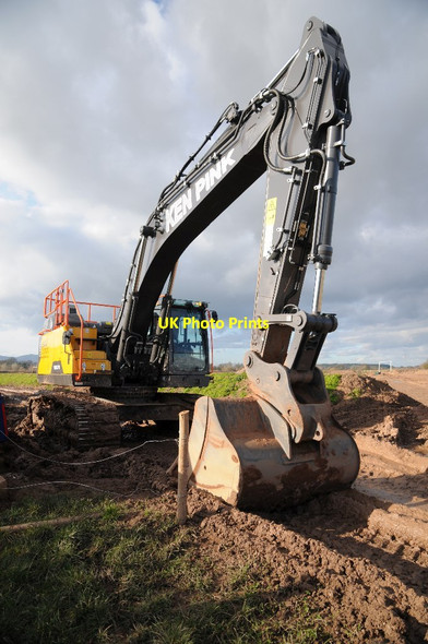 Photo 6"x4" Excavator at Cemex quarry, Ryall Court Farm Holly Green\/SO8641 c2018