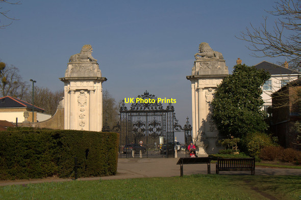 Photo 6"x4" The Lion Gate, Hampton Court Palace Surbiton c2018