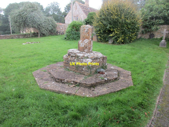 Photo 6"x4" Cross base in the churchyard, Sandford Orcas Higher Sandford c2017
