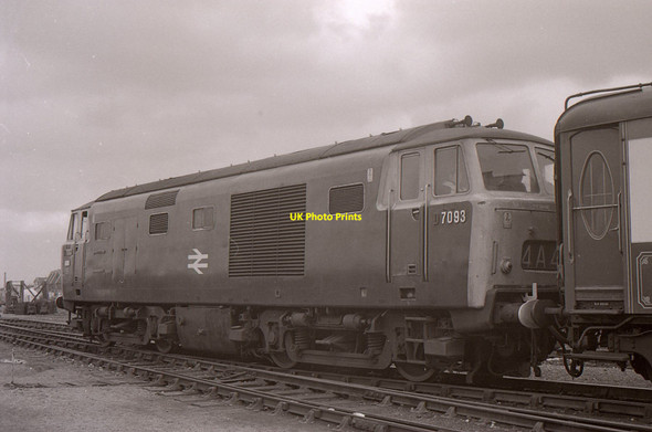Photo 6"x4" Hymek at Swindon Works Swindon\/SU1685 c1974