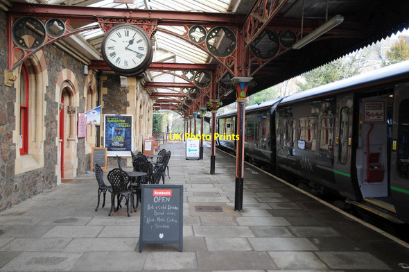 Photo 6"x4" Cafe on the platform Great Malvern c2018