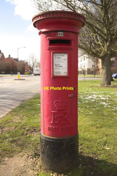 Photo 6"x4" Elizabeth II postbox, Kingsway Royal Leamington Spa c2018