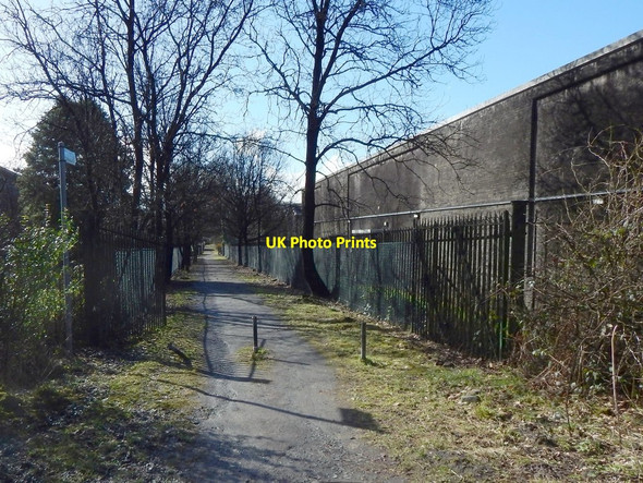 Photo 6"x4" Start of a path to the Dumbuck House Hotel Dumbarton c2018