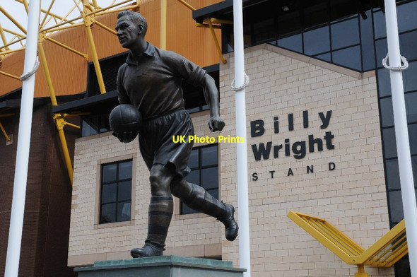 Photo 6"x4" Statue of Billy Wright Wolverhampton c2018