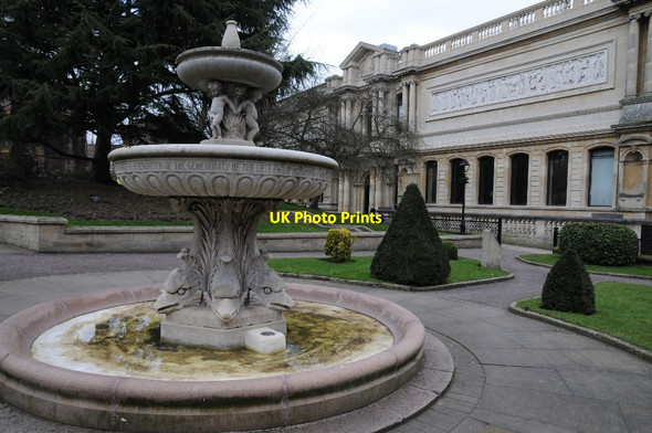 Photo 6"x4" Fountain in St Peter's Gardens Wolverhampton c2018