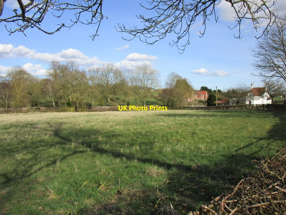 Photo 6"x4" Field in the centre of the village, Ruston Parva Ruston Parva c2018