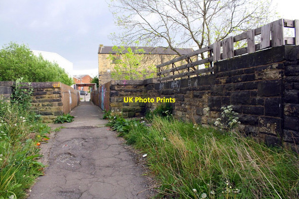 Photo 6"x4" Footpath on bridge taking Grangefield Road over railway Pudsey\/SE2233 c2017