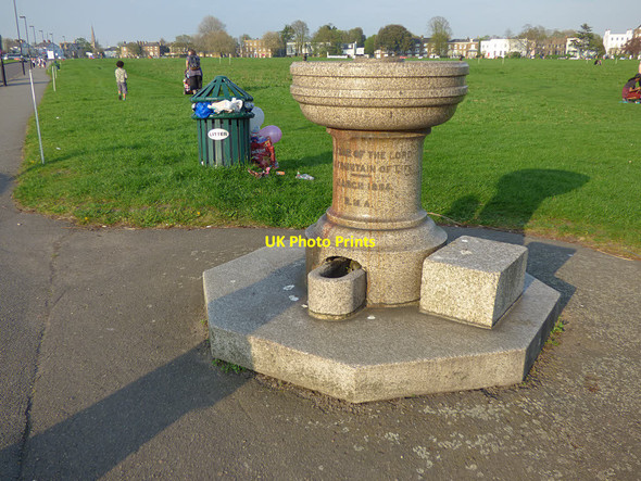 Photo 6"x4" Drinking fountain on Blackheath  Greenwich\/TQ3977 c2018