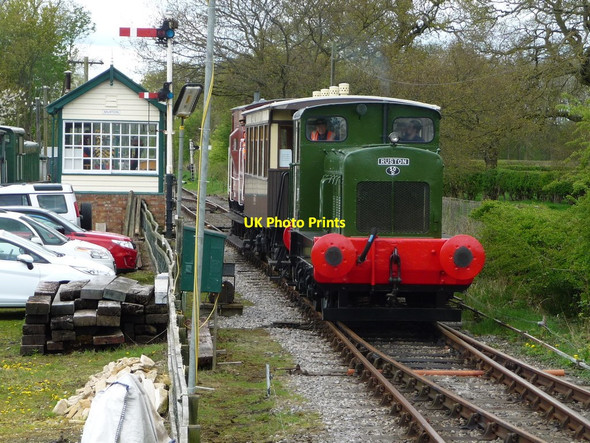 Photo 6"x4" Derwent Valley Light Railway train, arriving at Murton Murton\/SE6552 c2018