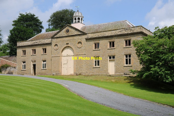 Photo 6"x4" Stables at Shipton Hall Shipton\/SO5691 c2018