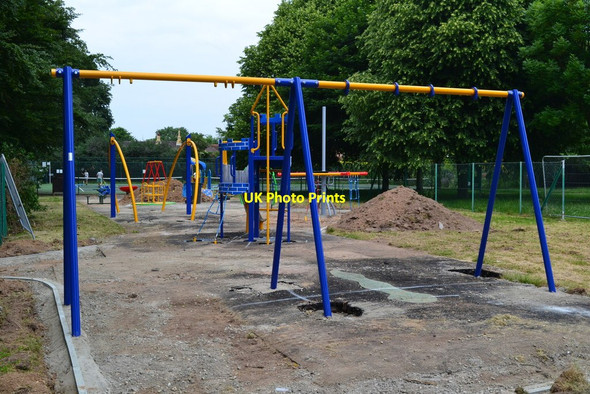 Photo 6"x4" New playground equipment being installed at Hayling Park West Town\/SZ7199 c2018