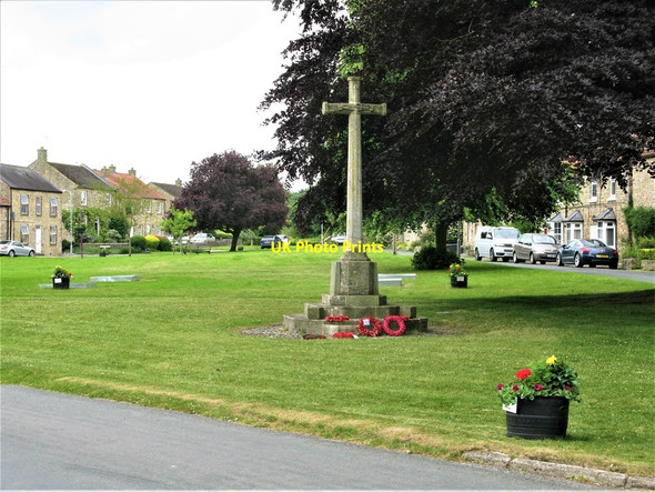 Photo 6"x4" War Memorial and Village Green, Catterick Catterick c2018