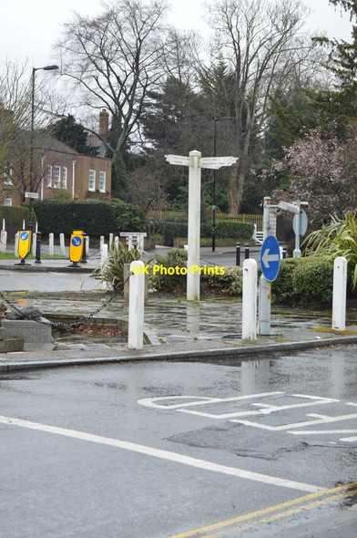 Photo 6"x4" Fingerpost, Dulwich Village Brixton\/TQ3175 c2018