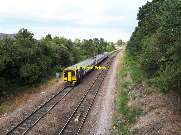 Photo 6"x4" Selby train passing Halton Brooklands\/SE3435 c2018
