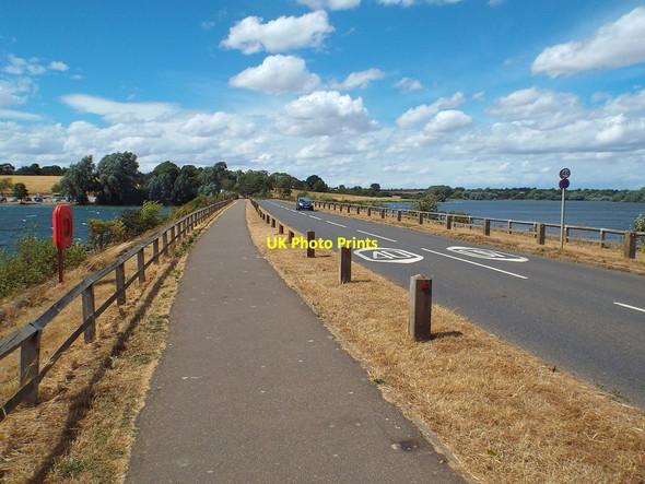 Photo 6"x4" Causeway across Pitsford Water, Northamptonshire Holcot c2018