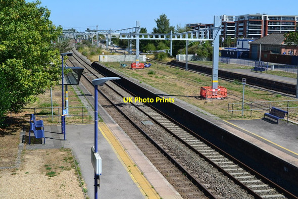 Photo 6"x4" Newbury Racecourse station, looking east from the footbridge Newbury\/SU4767 c2018
