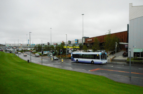 Photo 6"x4" Bus passing Glasgow Fort Garthamlock c2018