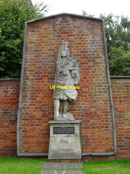 Photo 6"x4" Statue of Charles II Gloucester c2018
