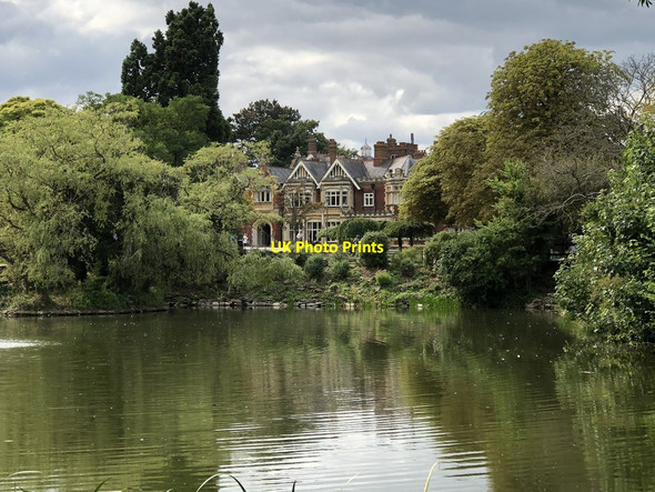 Photo 6"x4" Bletchley Manor Across the Lake Bletchley\/SP8634 c2018