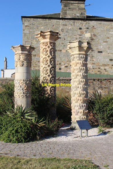 Photo 6"x4" Coade Stone Pillars, John Street Joppa\/NT3173 c2018