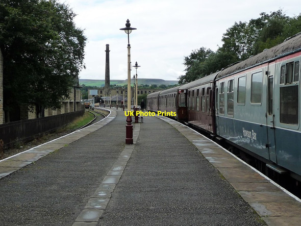 Photo 6"x4" The island platform, Rawtenstall station Haslingden c2018