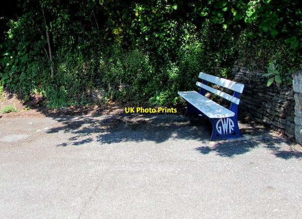 Photo 6"x4" GWR bench on Looe railway station Looe c2018