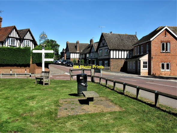 Photo 6"x4" Crossroads and Village Sign, Four Elms Four Elms\/TQ4648 c2018