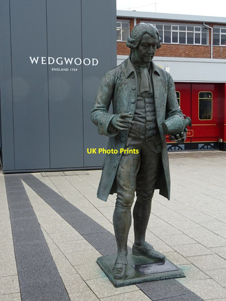 Photo 6"x4" Statue of Josiah Wedgwood Barlaston c2018