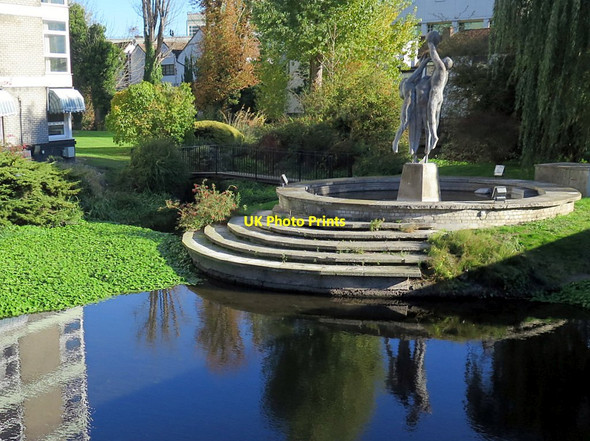 Photo 6"x4" Sculpture below bridge over River Colne Uxbridge c2018