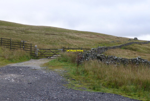 Photo 6"x4" The Pennine Bridleway leaves the road Cowgill\/SD7587 c2018