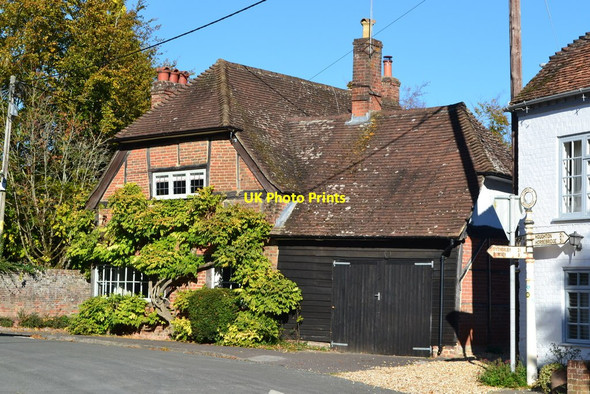 Photo 6"x4" Timber-framed house in the village centre, Broughton Broughton\/SU3032 c2018