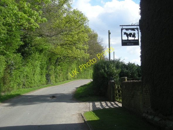 Photo 6"x4" Passing Dairy House Farm Kemps Green c2009