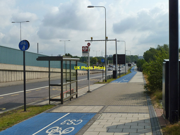 Photo 6"x4" Woolwich Manor Way bus stop East Ham\/TQ4283 c2011