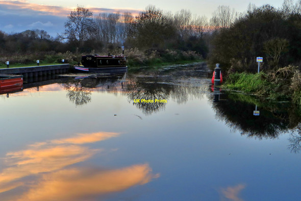 Photo 6"x4" Evening Nene with narrowboat Whiston\/SP8460 c2018